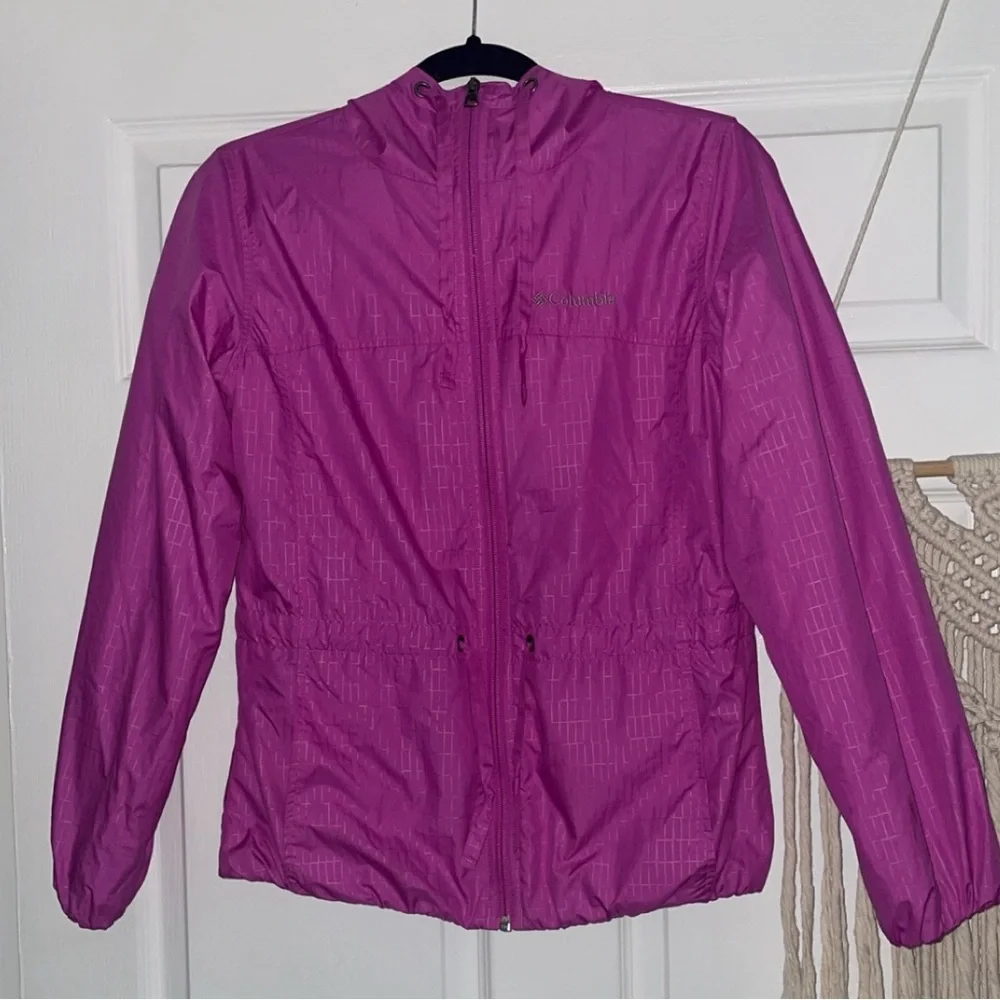 Columbia Women’s Hooded Windbreaker Jacket - Picture 3 of 12